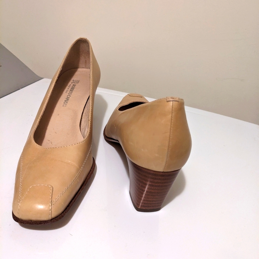 Roberto Capucci Vero Cuoio Tan Beige Leather Pumps 10B - Made in Italy